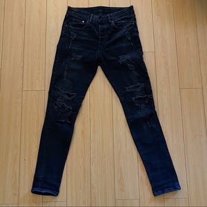 32x32 H&M Black Distressed Skinny’s